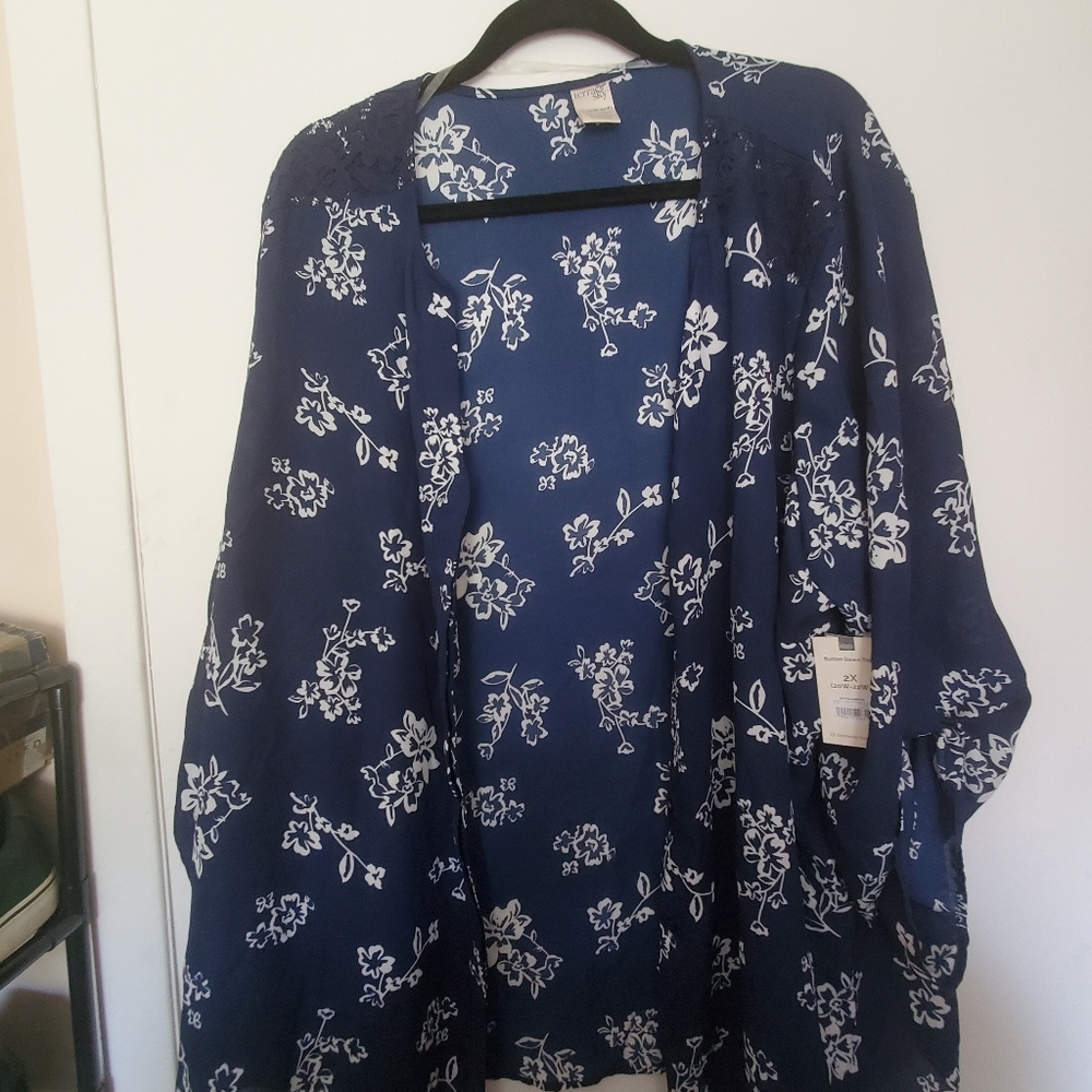 Blue with white flowers overpiece Terra & Sky brand size 2x ( 20-22)